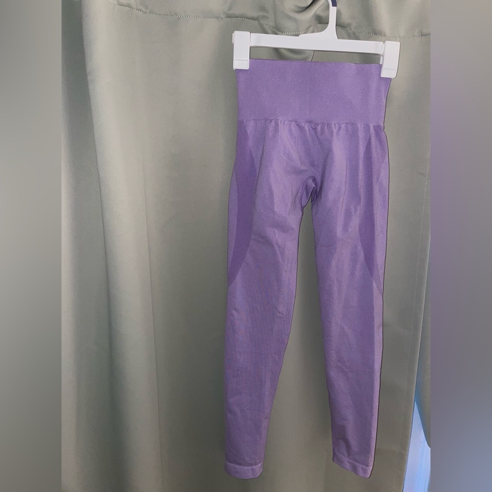 New without tags NVGTN contour purple leggings - small